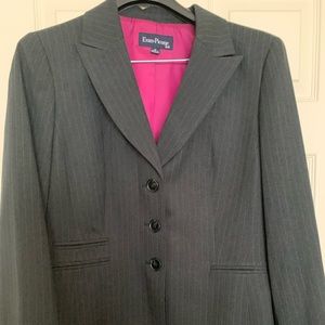 Evan Picone 2 pc Womens size 14 pant suit Black with dark pink pinstripe